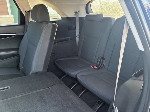 Used 2020 Kia Sorento LX w/ LX I4 Convenience Package image 16