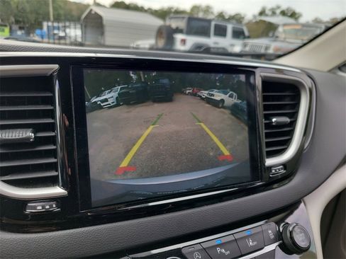 Certified 2024 Chrysler Pacifica Touring-L image 27