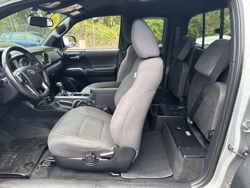 Used 2016 Toyota Tacoma TRD Sport AWD/4WD image 16