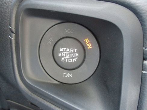 Used 2025 Jeep Wrangler Sahara image 20