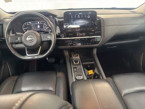 Used 2024 Nissan Pathfinder SL AWD/4WD image 21