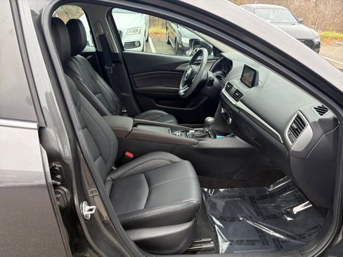Used 2018 MAZDA MAZDA3 Touring image 28