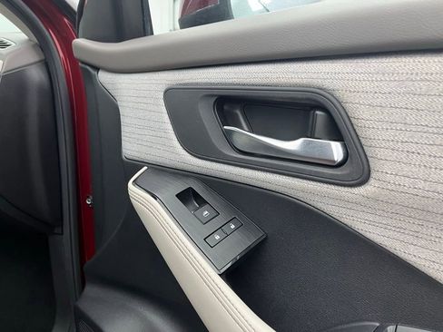 Used 2023 Nissan Rogue SV image 23