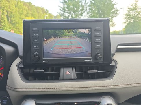 Used 2022 Toyota RAV4 XLE w/ Convenience Package FWD image 22