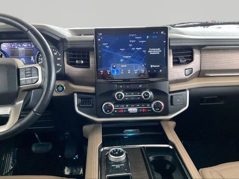 Used 2024 Ford Expedition Limited image 9
