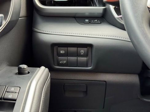 Certified 2023 Toyota Highlander XSE image 37