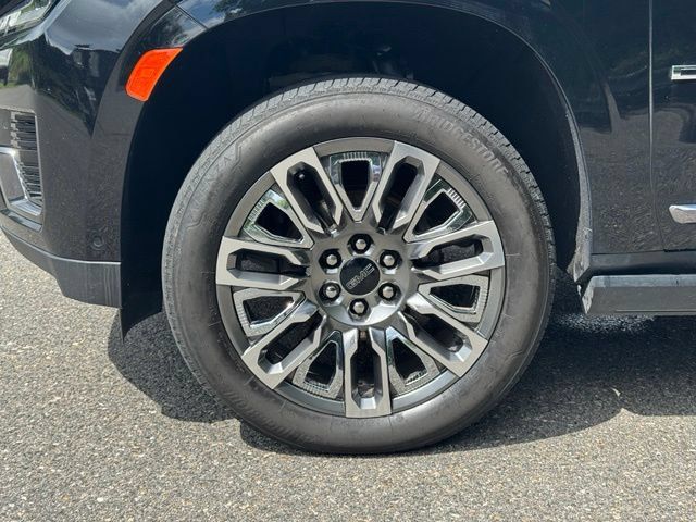 Used 2023 GMC Yukon XL Denali Ultimate AWD/4WD image 11