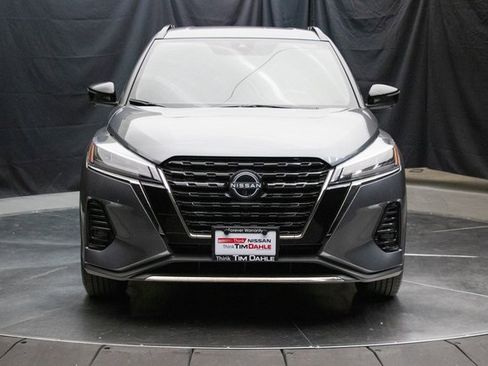 Used 2023 Nissan Kicks SR w/ SR Premium Package image 4