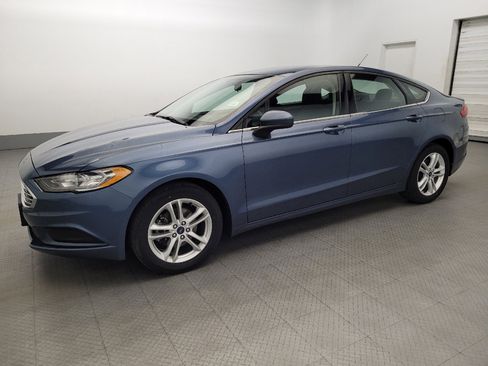 Used 2018 Ford Fusion SE w/ Fusion SE Technology Package image 2