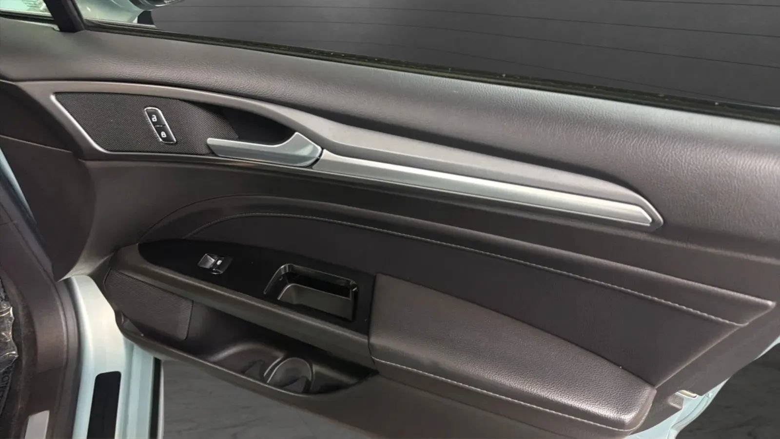 Used 2013 Ford Fusion Energi Titanium FWD image 19