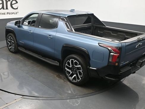Used 2025 Chevrolet Silverado EV RST AWD/4WD image 35