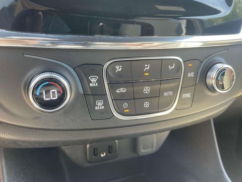 Used 2023 Chevrolet Traverse LS AWD/4WD image 28