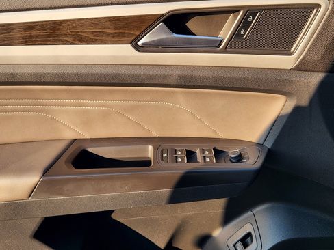 Used 2022 Volkswagen Atlas SE w/ Panoramic Sunroof Package image 24