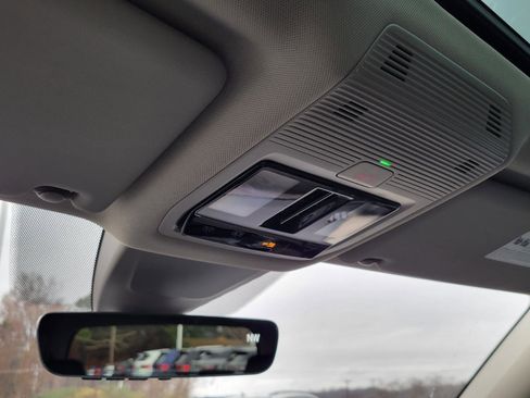 Used 2025 Volkswagen Atlas SEL image 28