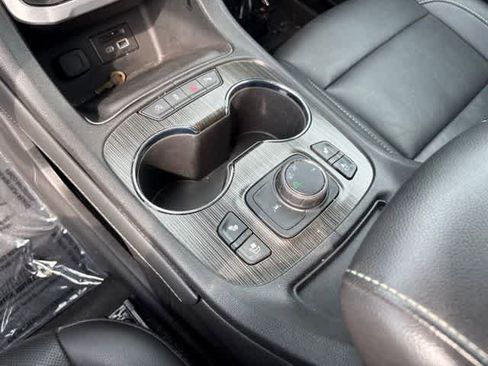 Used 2023 GMC Acadia SLT w/ Elevation Edition FWD image 19