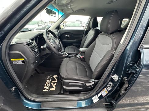 Used 2017 Kia Soul + image 27