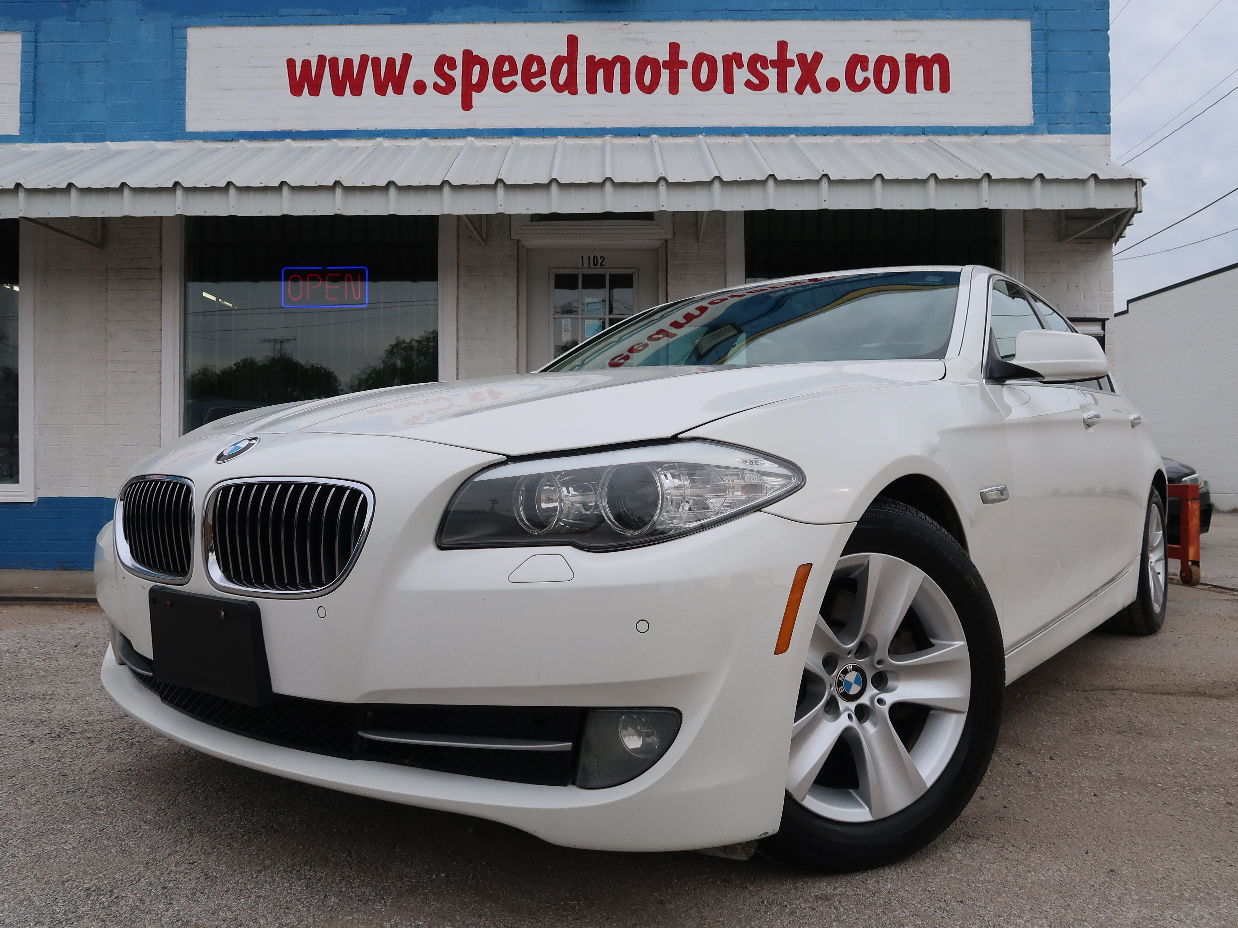 Used 2011 BMW 528i Sedan RWD image 1