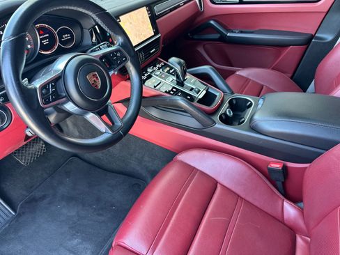 Used 2023 Porsche Cayenne Platinum Edition AWD/4WD image 4