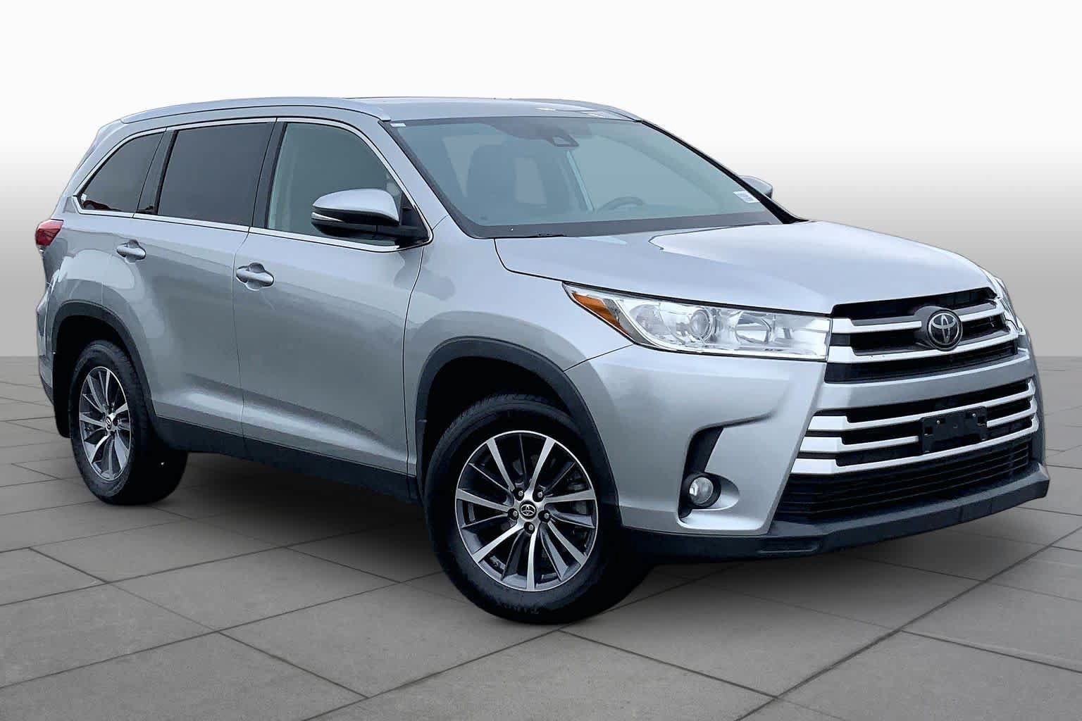 Used 2019 Toyota Highlander XLE AWD/4WD image 3