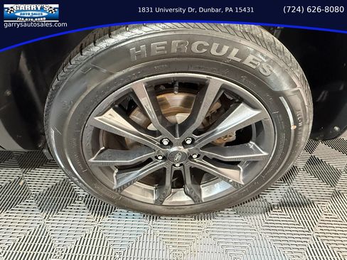 Used 2017 Ford Explorer XLT w/ Equipment Group 202A AWD/4WD image 12
