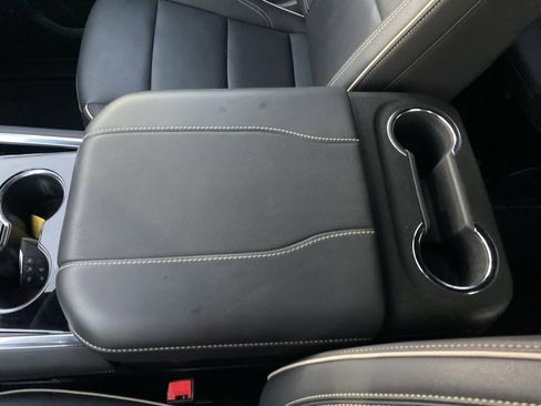 Used 2025 Chevrolet Suburban Premier image 35