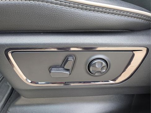 Used 2025 RAM 1500 Limited AWD/4WD image 15