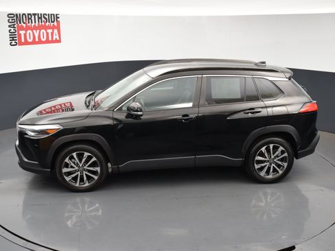 Used 2022 Toyota Corolla Cross XLE image 19