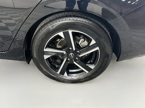 Used 2025 Nissan Sentra SV image 11