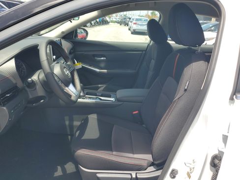 Used 2025 Nissan Sentra SR w/ Midnight Edition FWD image 9
