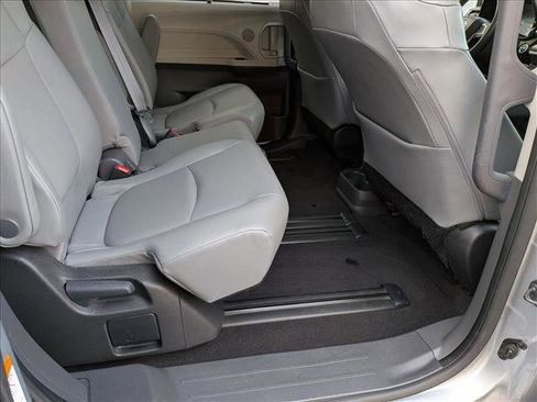 Used 2024 Toyota Sienna XLE image 18