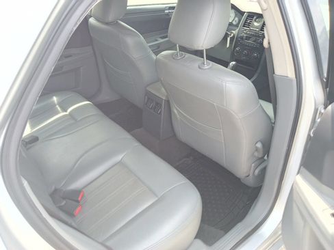 Used 2005 Chrysler 300 image 10