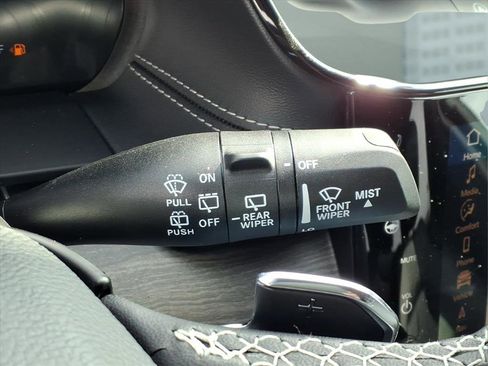 New 2026 Jeep Grand Cherokee Limited w/ Limited Altitude Package AWD/4WD image 24