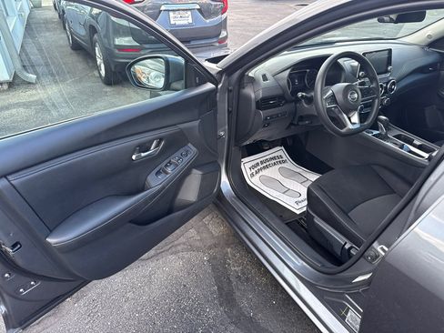 Used 2023 Nissan Sentra SV FWD image 9