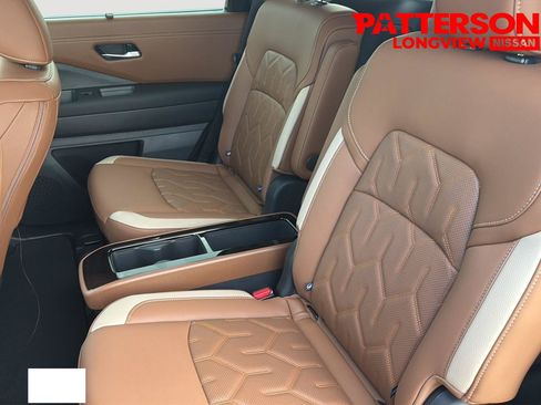 Used 2026 Nissan Pathfinder Platinum FWD image 21