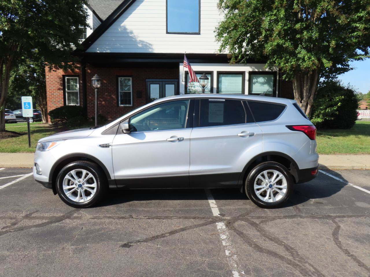 Used 2019 Ford Escape SE FWD image 3