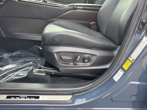 Used 2025 Toyota Crown Signia Limited image 9