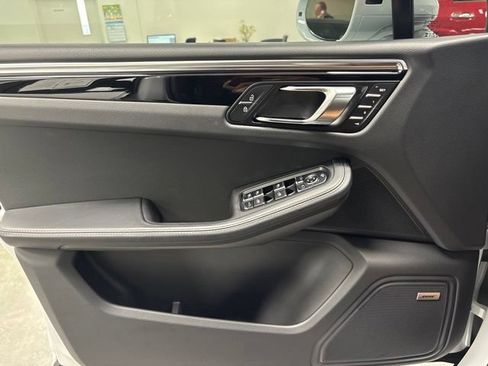 Used 2024 Porsche Macan AWD/4WD image 24