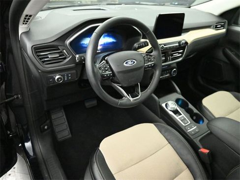 Certified 2021 Ford Escape Titanium w/ Titanium Elite Package image 9