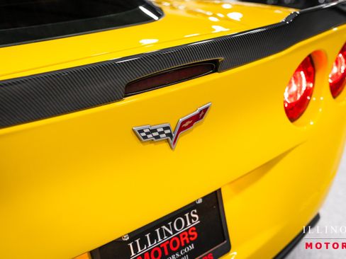 Used 2005 Chevrolet Corvette Coupe w/ Preferred Equipment Group RWD image 14