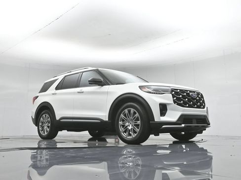 Used 2025 Ford Explorer Platinum RWD image 52
