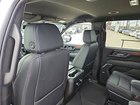 Used 2025 GMC Yukon Denali image 9