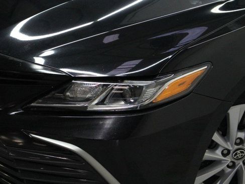 Used 2022 Toyota Camry LE image 2
