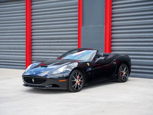Used 2012 Ferrari California RWD image 1