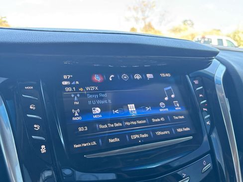 Used 2019 Cadillac Escalade Luxury image 19