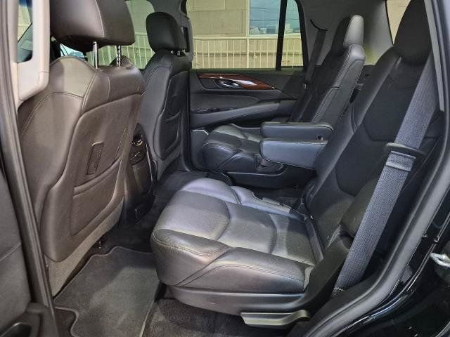 Used 2017 Cadillac Escalade Luxury AWD/4WD image 14