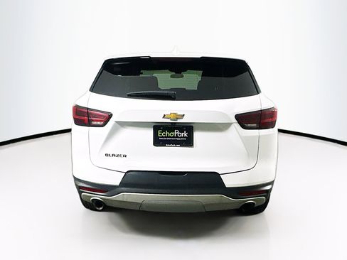 Used 2025 Chevrolet Blazer LT FWD image 7