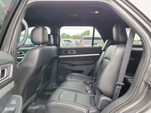 Used 2017 Ford Explorer XLT w/ Equipment Group 202A FWD image 12