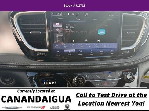 Used 2023 Chrysler Pacifica Touring-L w/ S Appearance Package image 18