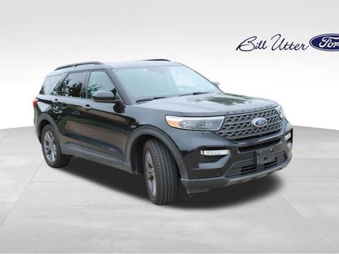 Certified 2022 Ford Explorer XLT w/ Equipment Group 202A RWD image 3