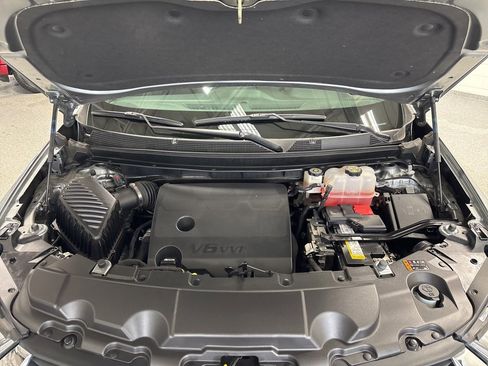 Used 2023 Chevrolet Traverse LT w/ Rear Camera Mirror Package image 41